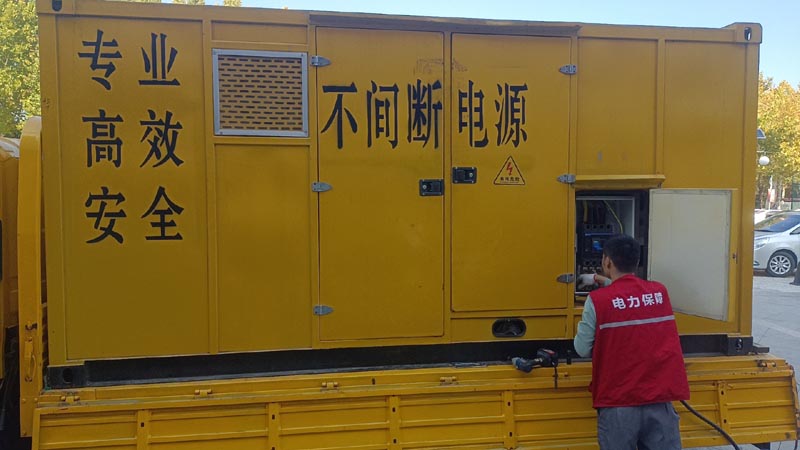 东昌柴油发电机组和UPS电源配合使用时，如何避免切换过程中的电力中断？